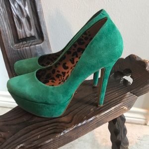 JESSICA SIMPSON GREEN SUEDE HEELS. Size 6 1/2.